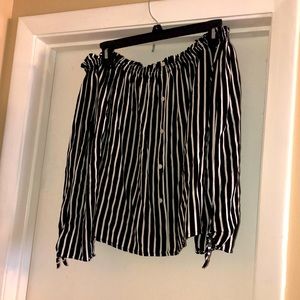 💙 Black and white off the shoulder striped blouse- size M